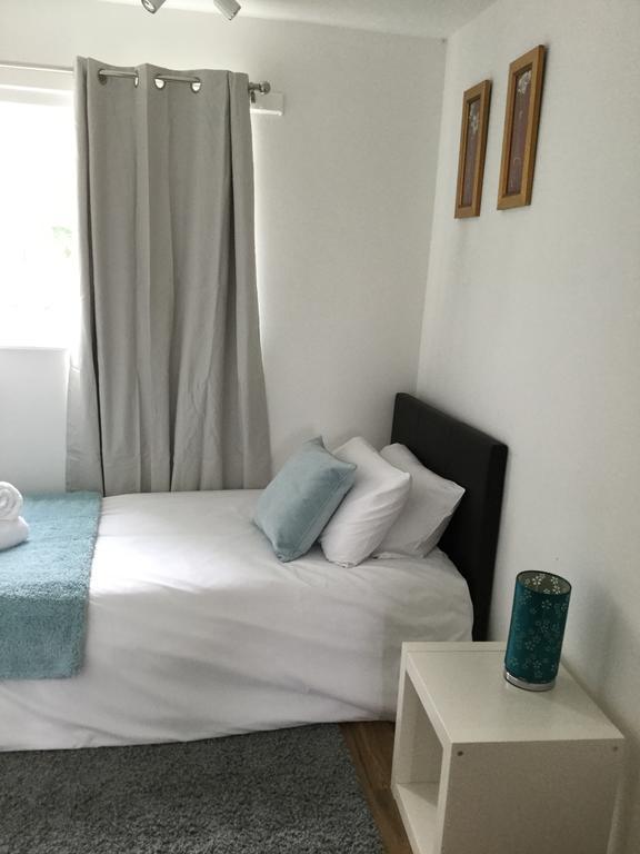 Villa 4 Bed House Next To Basildon Town Centre Exterior foto
