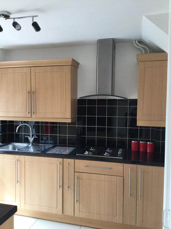 Villa 4 Bed House Next To Basildon Town Centre Exterior foto