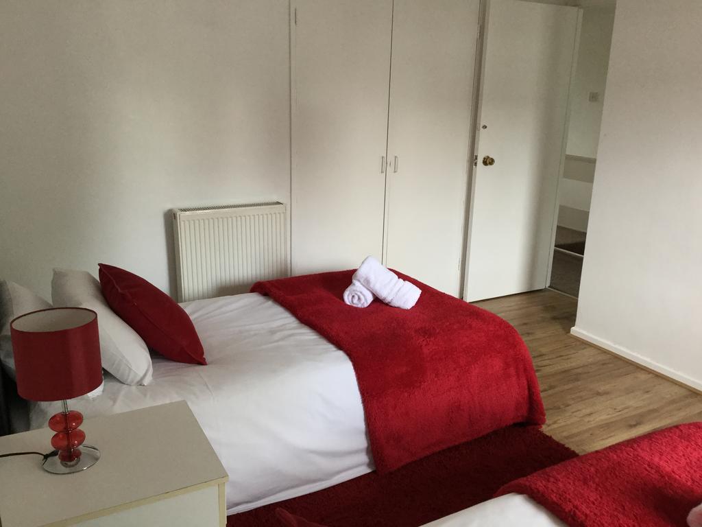 Villa 4 Bed House Next To Basildon Town Centre Exterior foto