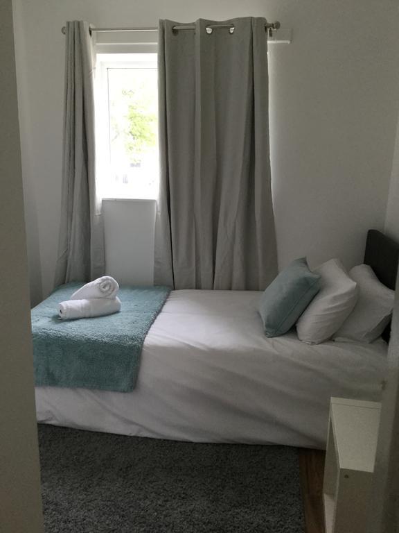 Villa 4 Bed House Next To Basildon Town Centre Exterior foto