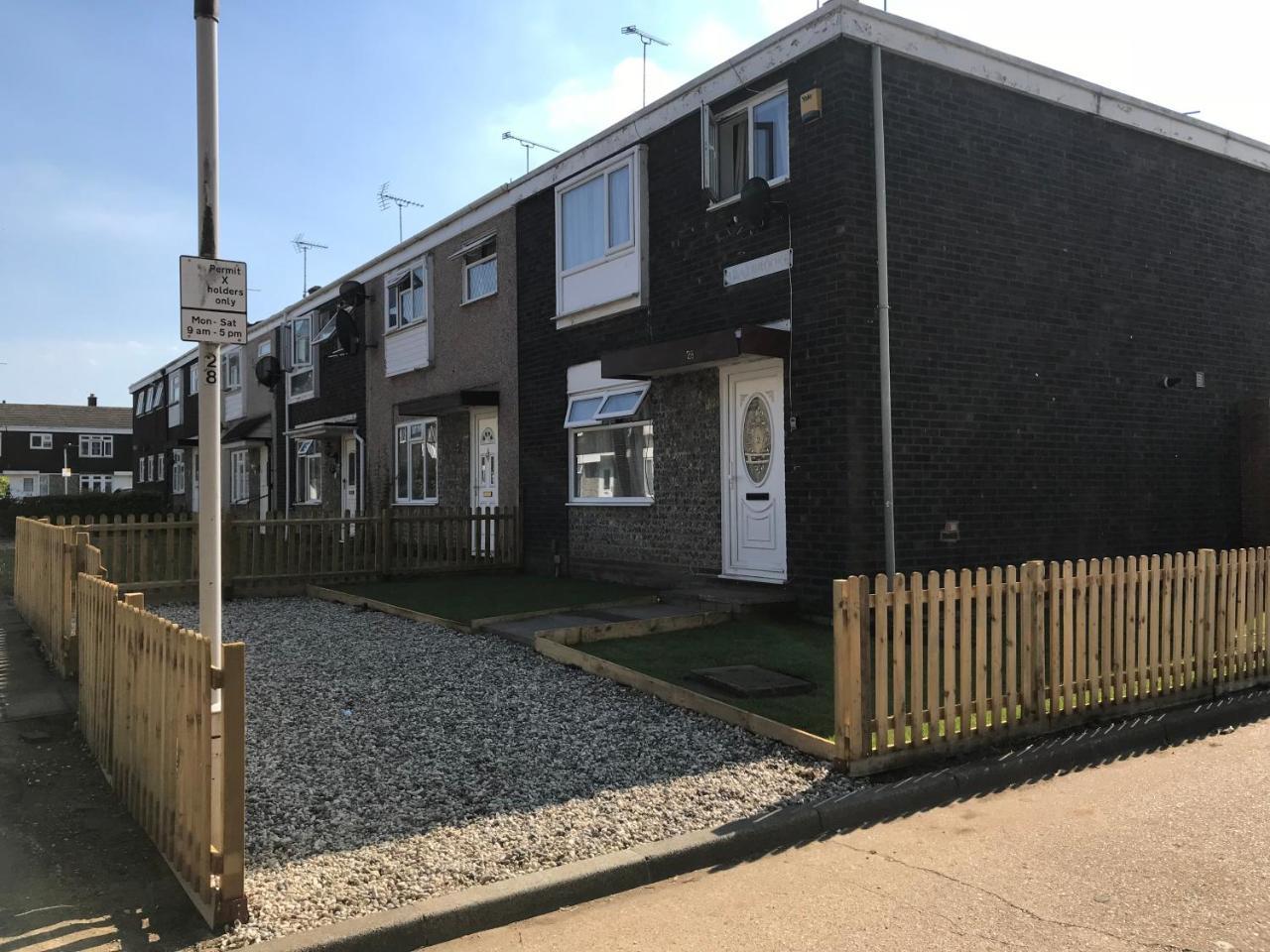 Villa 4 Bed House Next To Basildon Town Centre Exterior foto